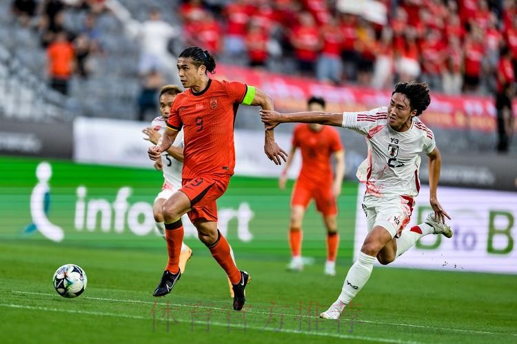 “中国杯”揭幕战国足负冰岛 年轻球员拼搏精神收获肯定